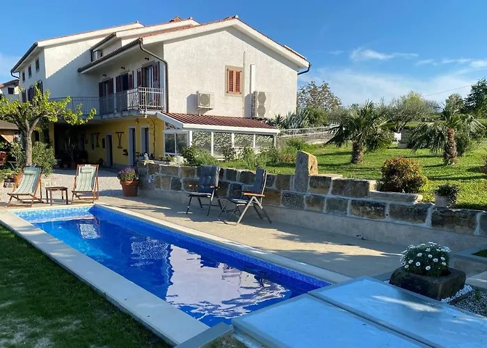 Med Oljkami Apartment